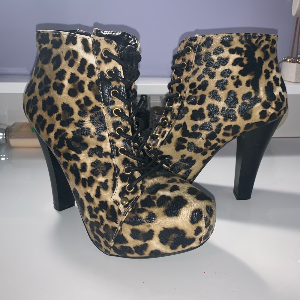 Heel boots